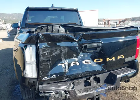 2025 Toyota Tacoma Sr5 4Wd z USA, uszkodzony, nr VIN 3TMLB5JN0SM107628